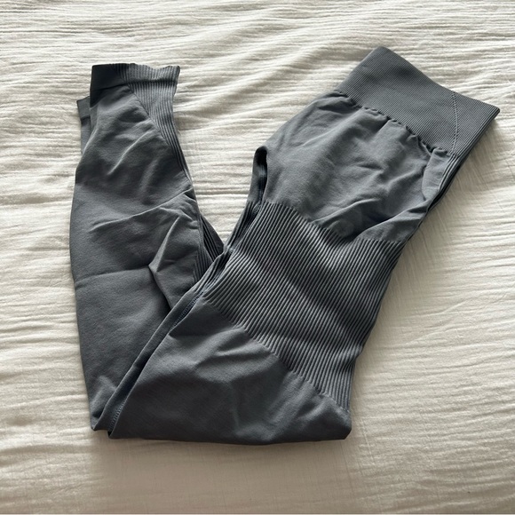 Lazuli Label Scrunch Leggings - Picture 2 of 2